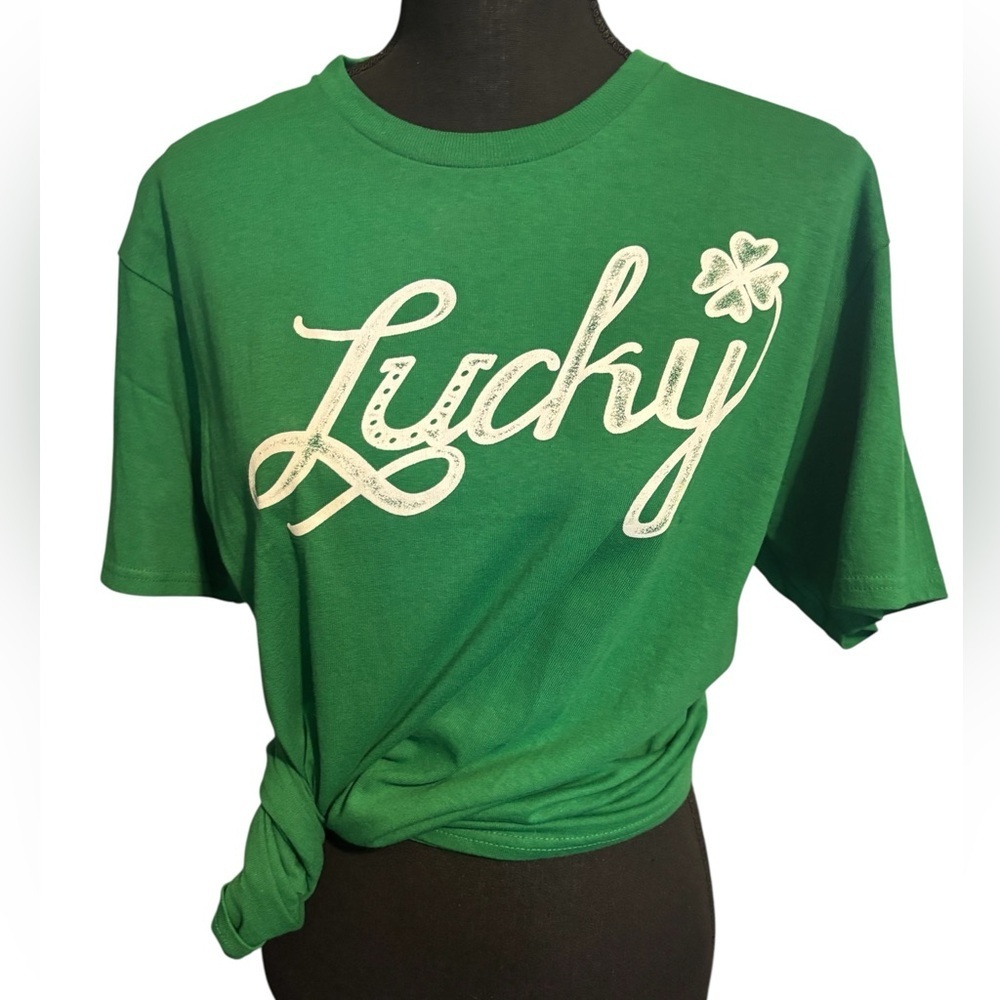 MAD Engine Green Lucky Graphic Tee Casual Shamrock Short Sleeve Vegas Top Sz M
